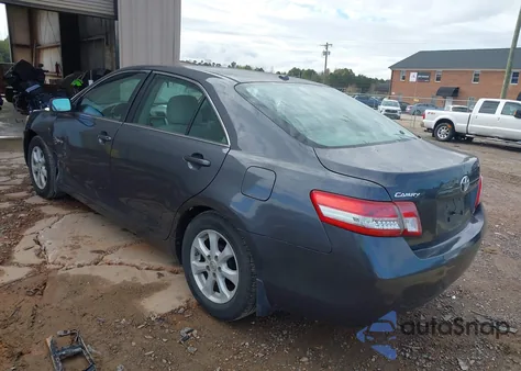 2011 Toyota Camry Le z USA, uszkodzony, nr VIN 4T1BF3EK5BU123271